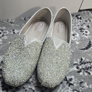 Skechers Women's Silver Glitter Slip-On Loafers